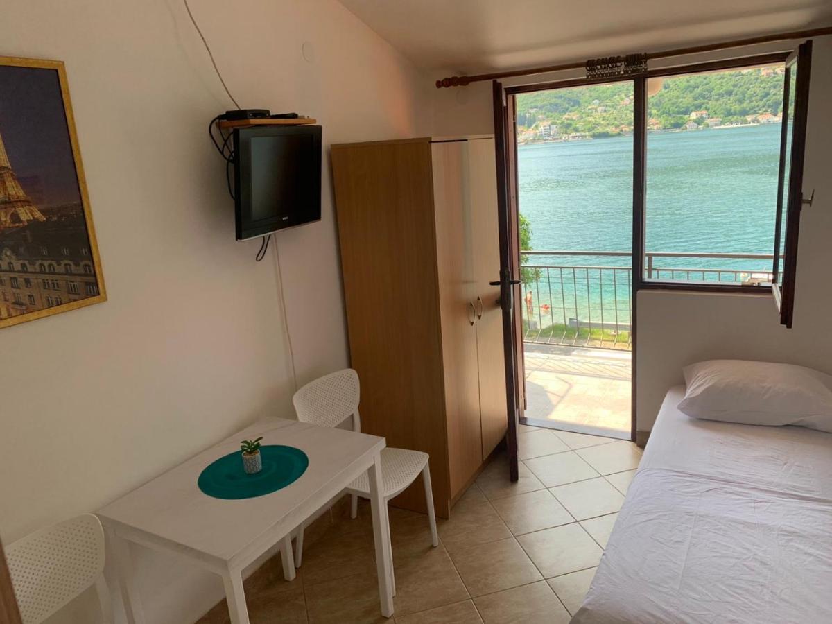 Apartmani Ivana ティヴァト エクステリア 写真