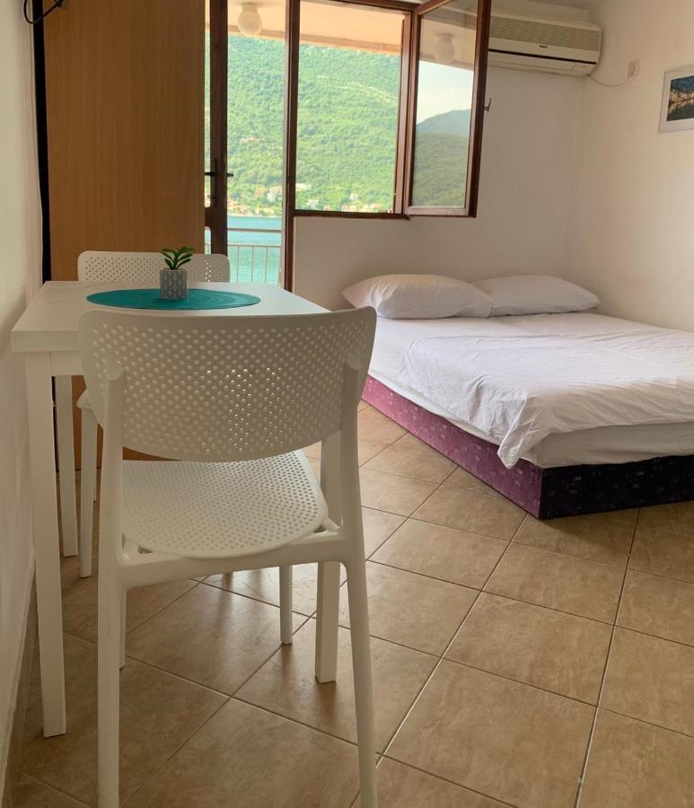 Apartmani Ivana ティヴァト エクステリア 写真