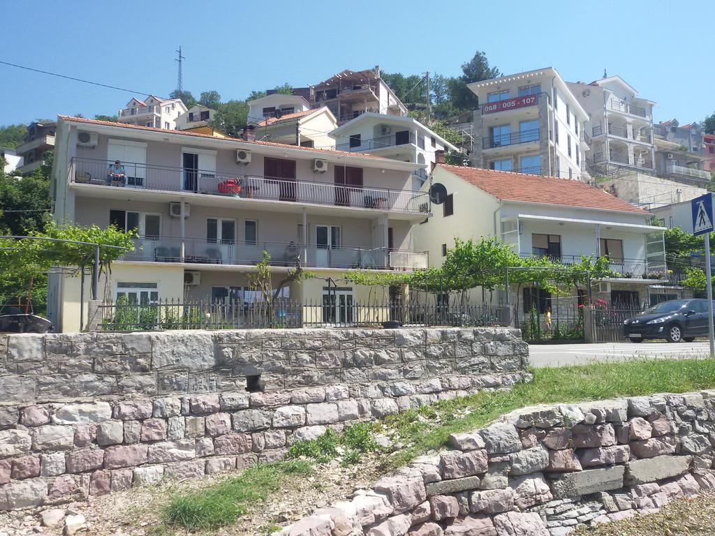 Apartmani Ivana ティヴァト エクステリア 写真